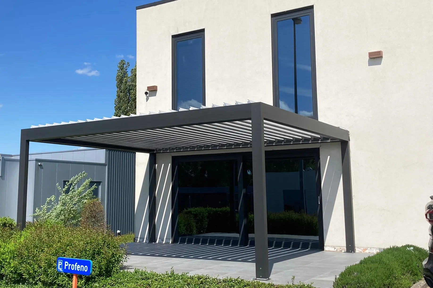 Pergola bioclimatique Profeno